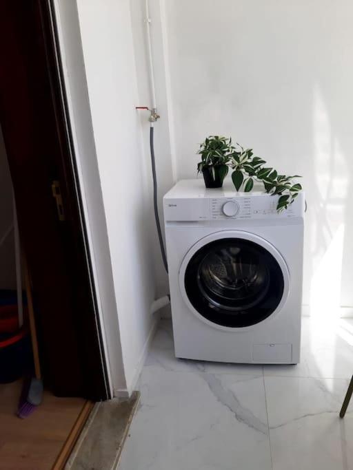 Downtown 2 Minutes By Walk To Center And Metro-Direct To Airpot T4 Apartment Porto Bagian luar foto