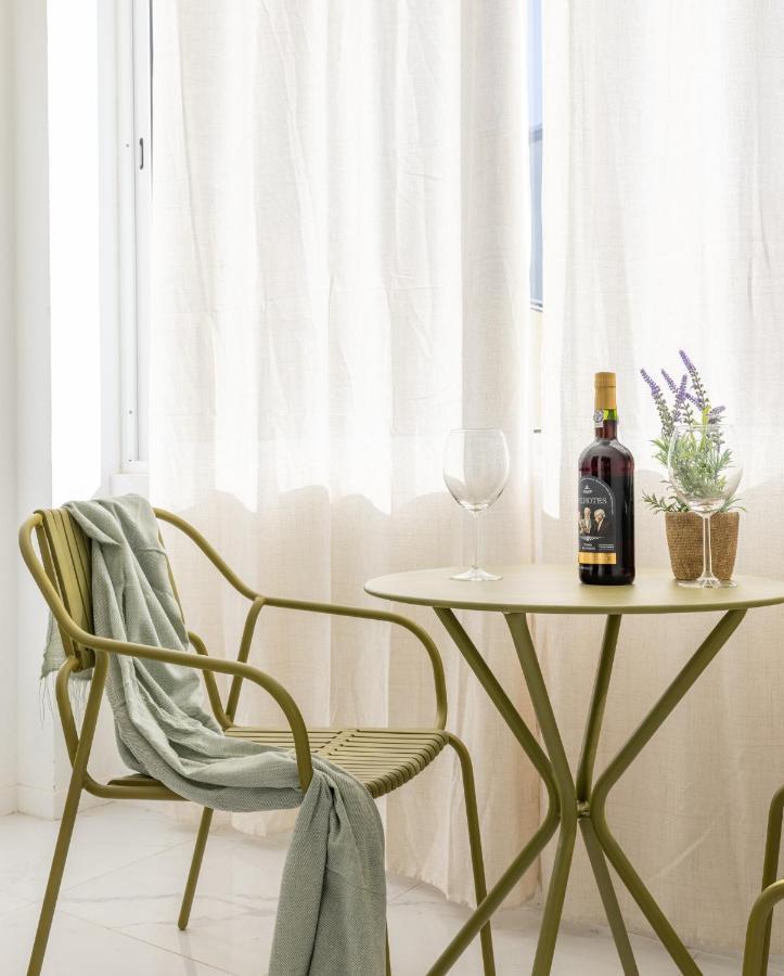 Downtown 2 Minutes By Walk To Center And Metro-Direct To Airpot T4 Apartment Porto Bagian luar foto