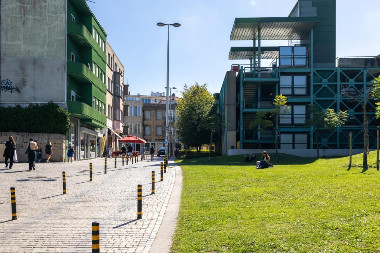 Downtown 2 Minutes By Walk To Center And Metro-Direct To Airpot T4 Apartment Porto Bagian luar foto
