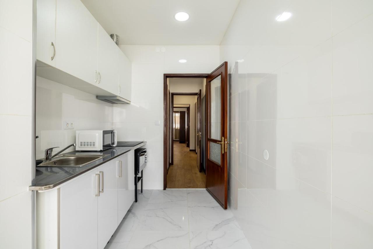 Downtown 2 Minutes By Walk To Center And Metro-Direct To Airpot T4 Apartment Porto Bagian luar foto