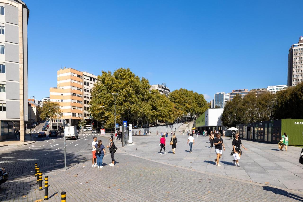 Downtown 2 Minutes By Walk To Center And Metro-Direct To Airpot T4 Apartment Porto Bagian luar foto