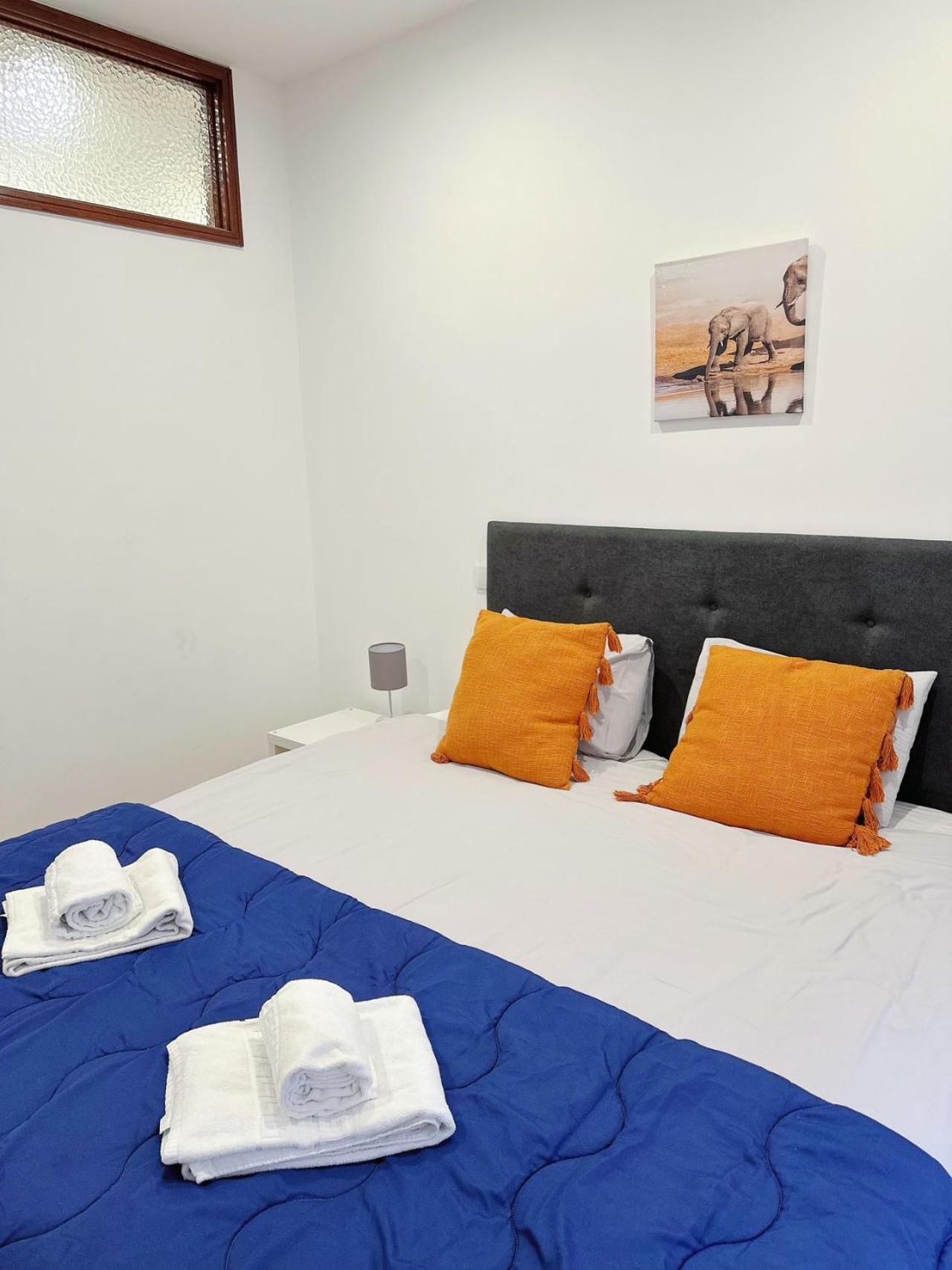 Downtown 2 Minutes By Walk To Center And Metro-Direct To Airpot T4 Apartment Porto Bagian luar foto