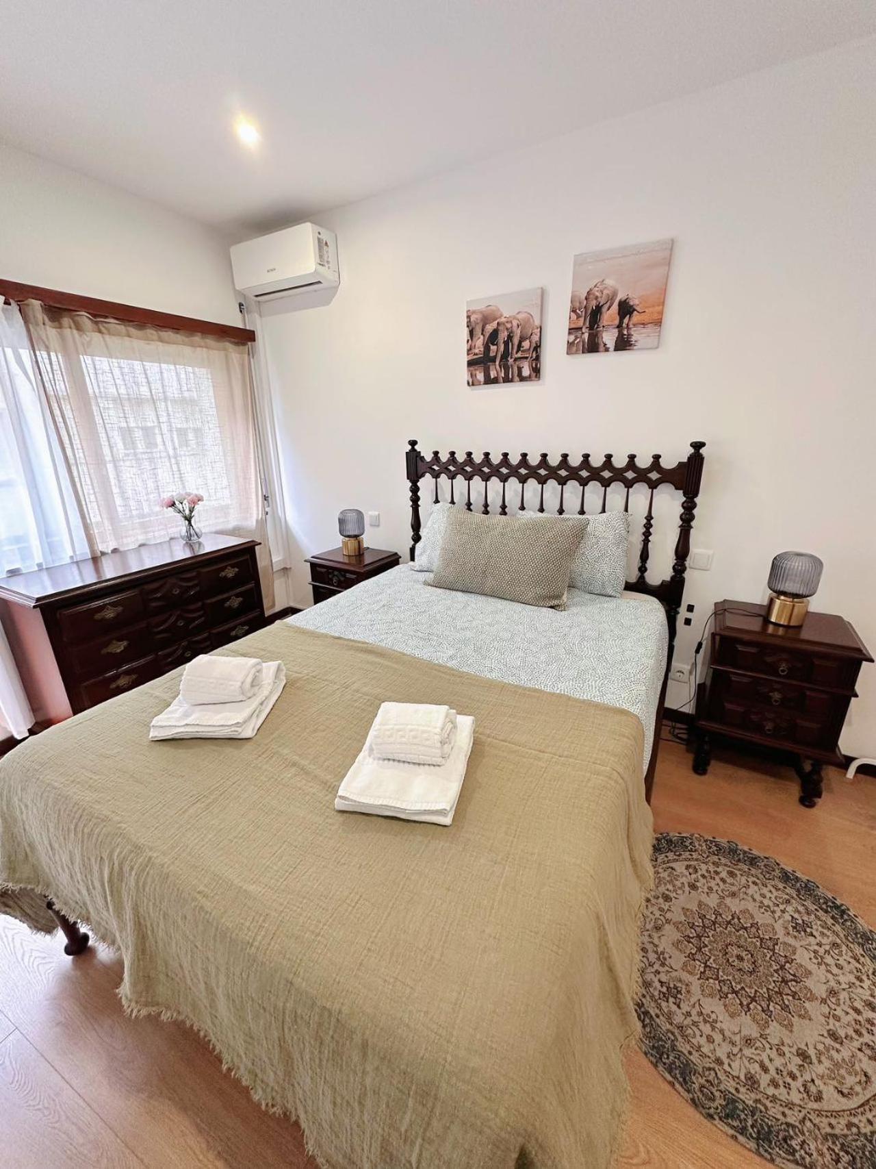 Downtown 2 Minutes By Walk To Center And Metro-Direct To Airpot T4 Apartment Porto Bagian luar foto