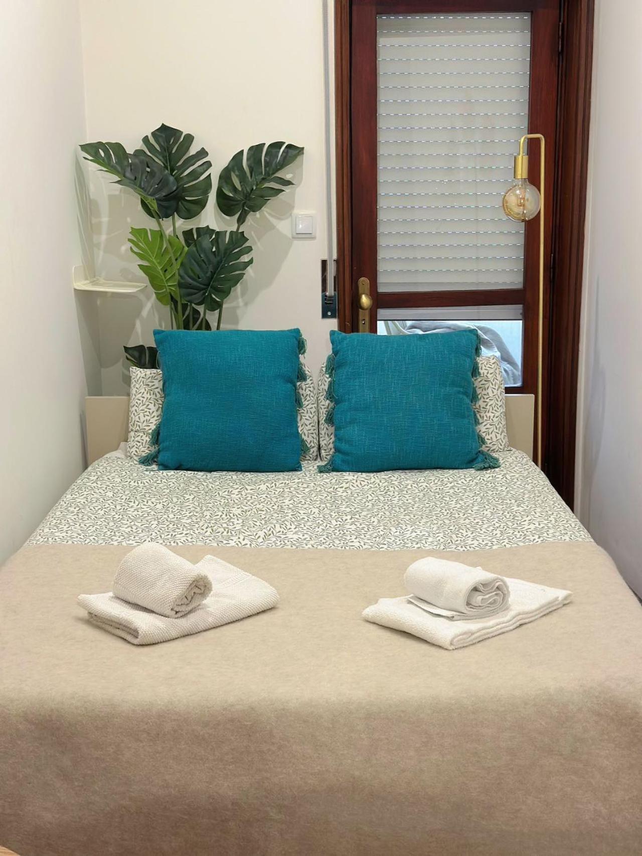 Downtown 2 Minutes By Walk To Center And Metro-Direct To Airpot T4 Apartment Porto Bagian luar foto