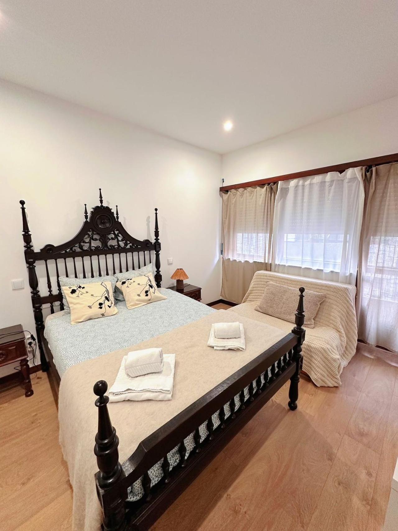 Downtown 2 Minutes By Walk To Center And Metro-Direct To Airpot T4 Apartment Porto Bagian luar foto