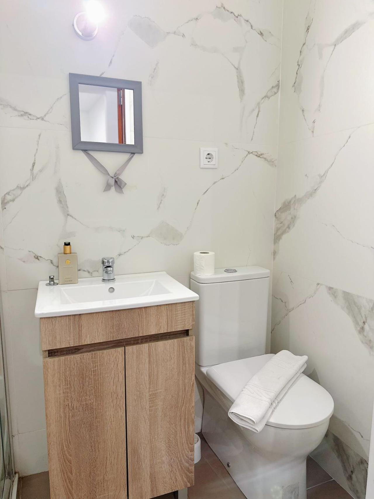 Downtown 2 Minutes By Walk To Center And Metro-Direct To Airpot T4 Apartment Porto Bagian luar foto