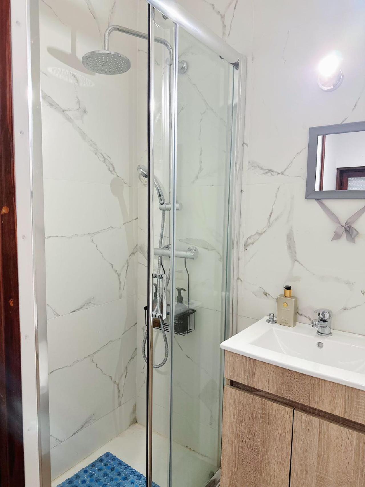 Downtown 2 Minutes By Walk To Center And Metro-Direct To Airpot T4 Apartment Porto Bagian luar foto